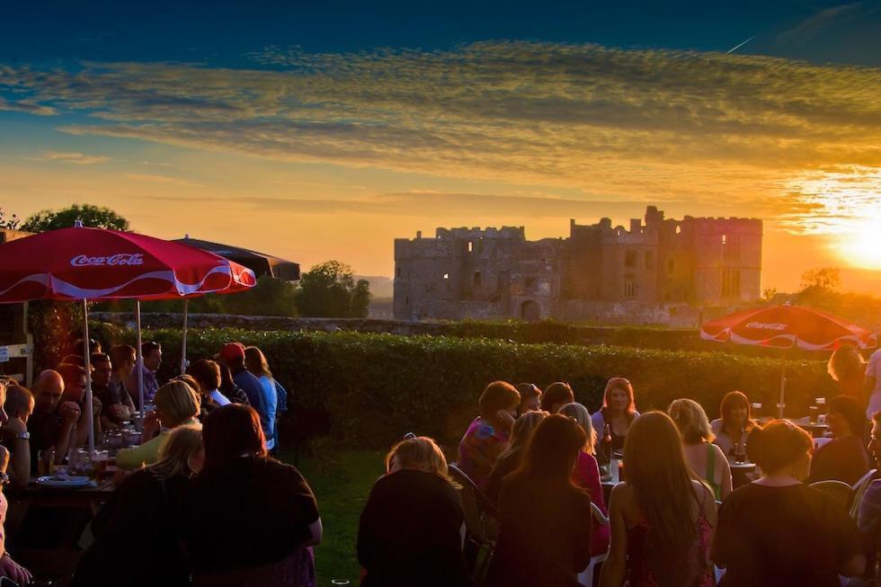 Carew Inn Exteriér fotografie